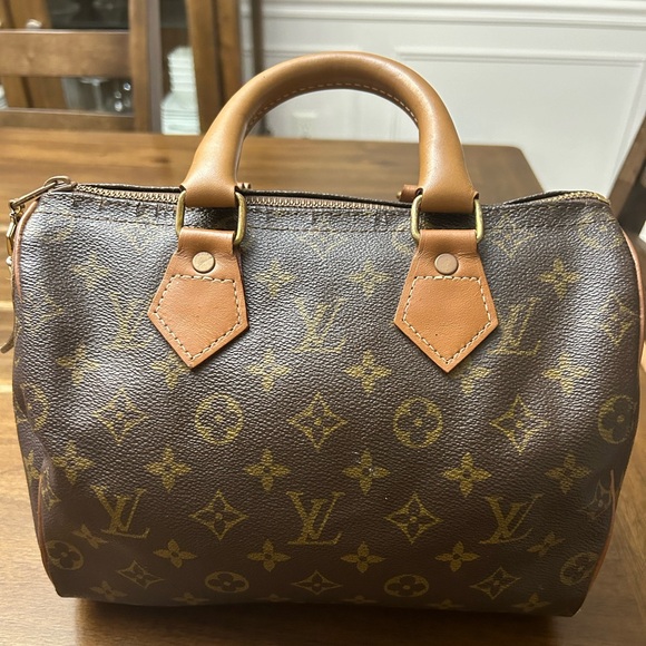 SOLD****Authentic Vintage Louis Vuitton Monogram Speedy 25 - Picture 2 of 16